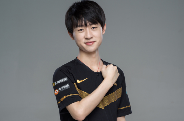 赛场上崭露 赛场上崭露