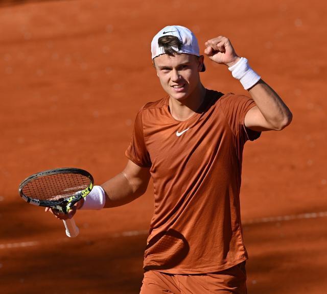 在这位年轻 在这位年轻