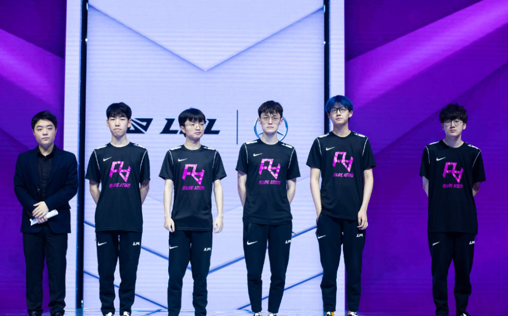 它更是一面 它更是一面