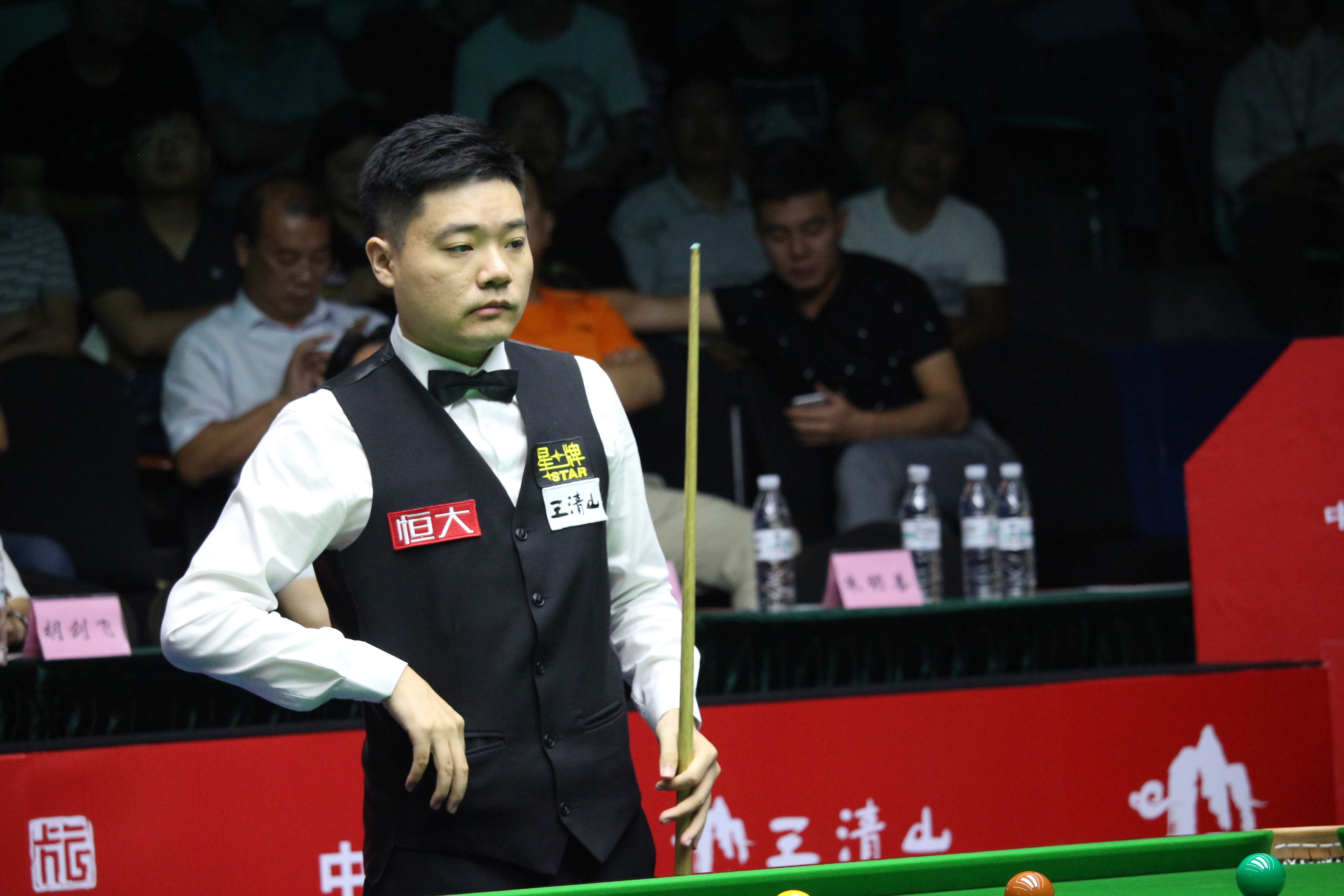 他以出色的 他以出色的